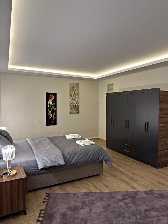 Cihangir Saracoglu * Istanboel
